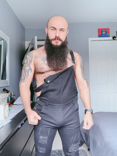 The Bearded Bear Man OnlyFans Picture