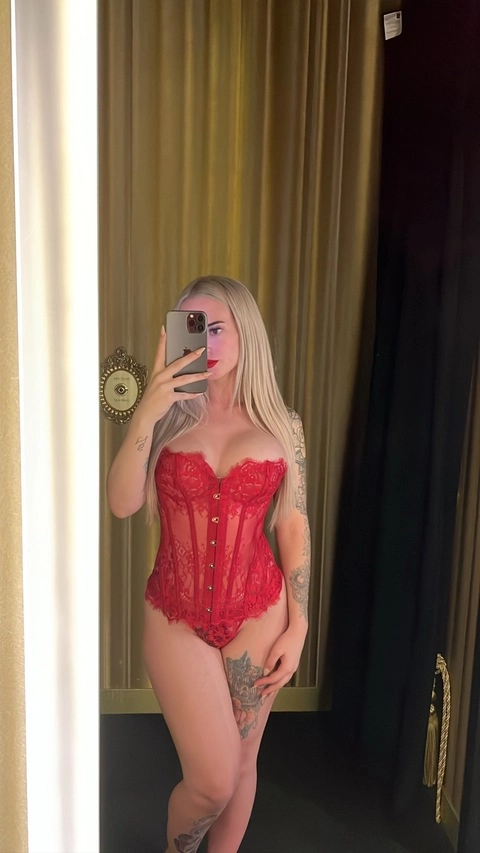 Blonde and Stupid OnlyFans Picture