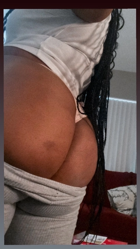 Tay Cakes OnlyFans Picture