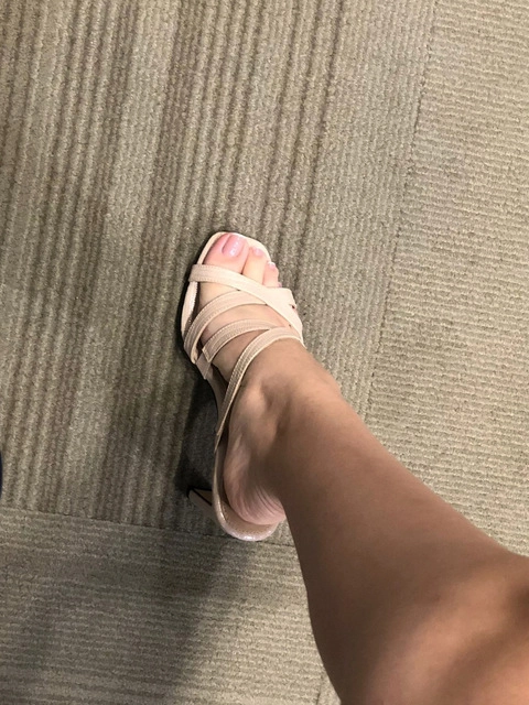 WhitteFeet OnlyFans Picture