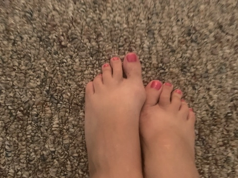 Barefootwifey OnlyFans Picture