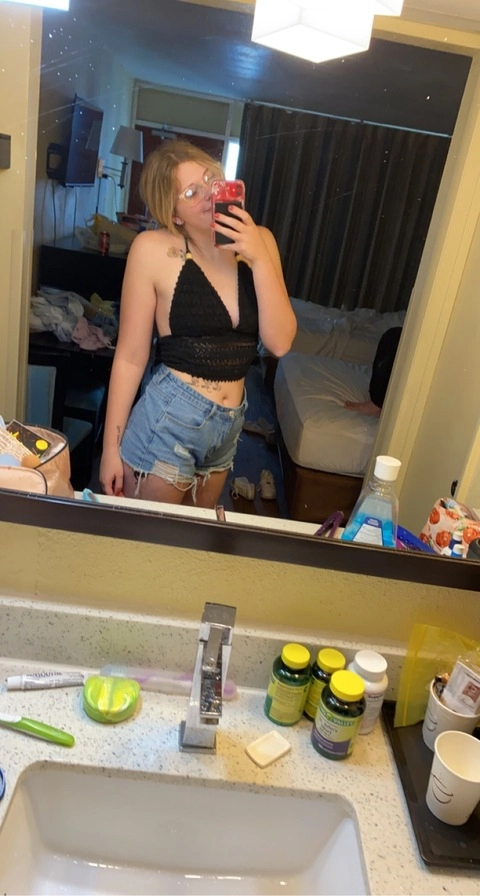 Ashlyn OnlyFans Picture