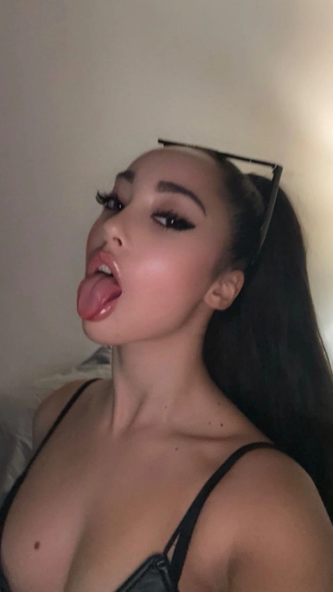 Oxiesan OnlyFans Picture