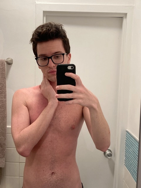 Logan’s show OnlyFans Picture