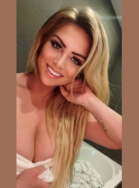 KellyMilana - Naughty Blonde Girl. OnlyFans Picture