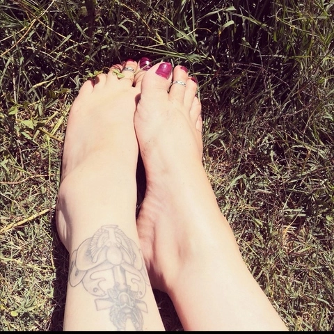 Princess Pretty Feet OnlyFans Picture