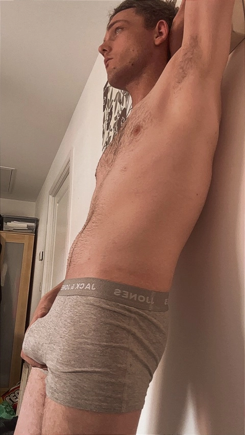 TauntonLad27 OnlyFans Picture