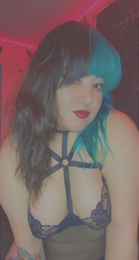 𝓶𝓸𝓷𝓲𝓴𝓴𝓲  𝓷𝔂~ OnlyFans Picture