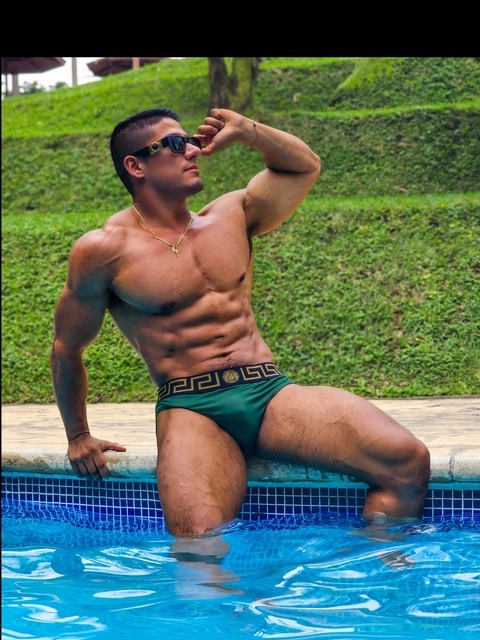 Muscled Latino 💪😈