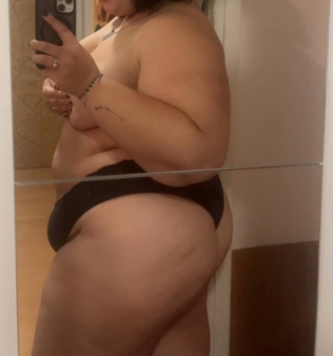 Jiggly Buxxxy OnlyFans Picture