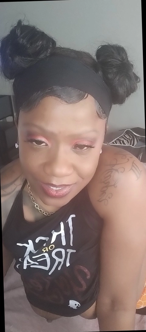 Black and aged to perfection Ms Sasha? OnlyFans Picture