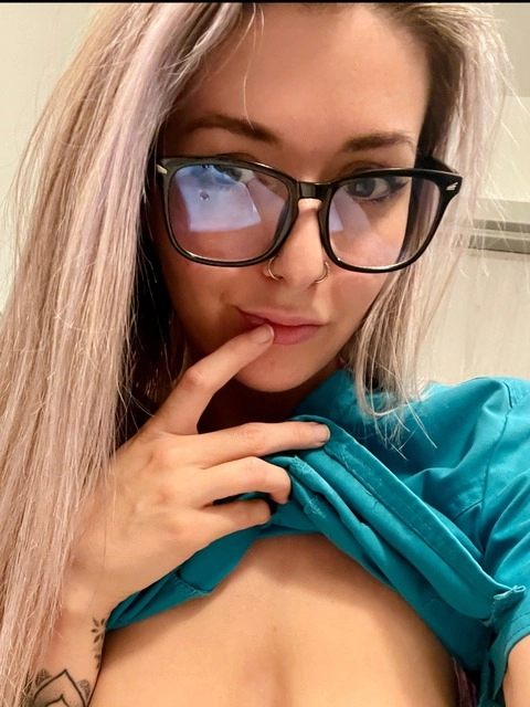 Luna ???‍⚕️ OnlyFans Picture