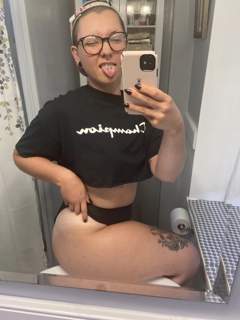 Lo OnlyFans Picture