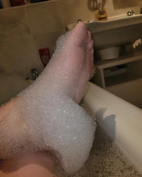 Footsy99 OnlyFans Picture