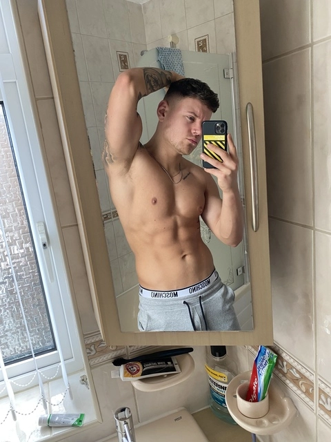 Hung Harry Free Page OnlyFans Picture