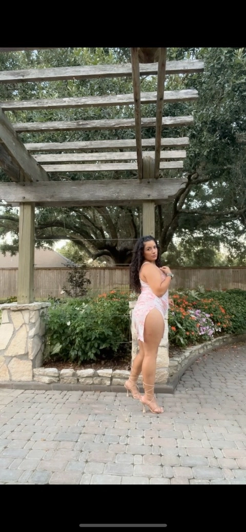 Elena Latina MAMI OnlyFans Picture