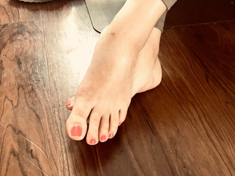 lady toes OnlyFans Picture