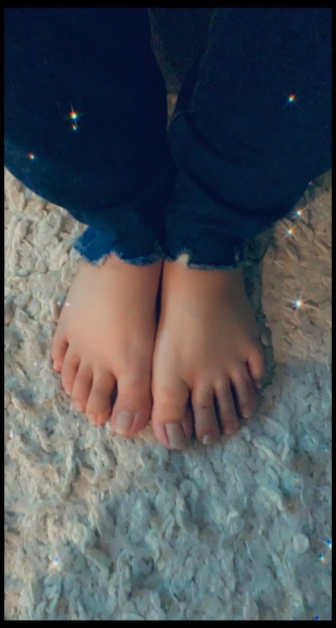 Pretty Feet OnlyFans Picture