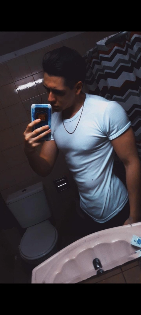 Valentín OnlyFans Picture