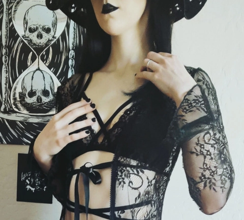 🖤Smol Gothic Waifu (4 Laifu)🖤 OnlyFans Picture