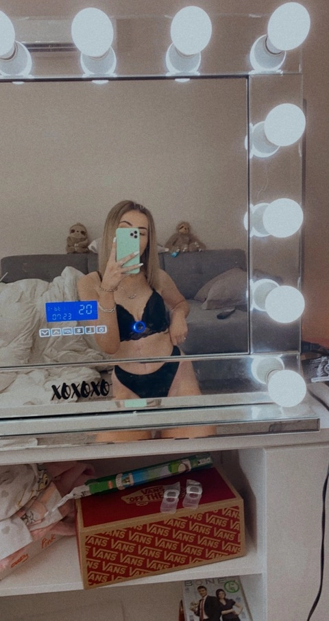 Little Miss x OnlyFans Picture