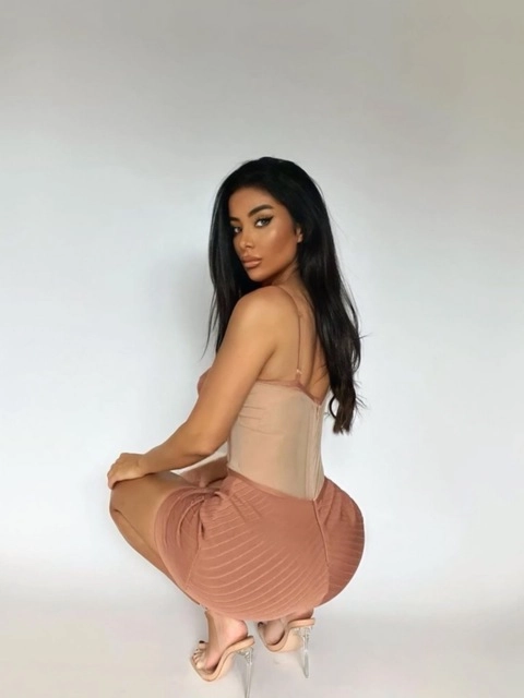 Natashanaraghi OnlyFans Picture