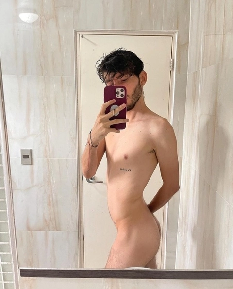 Derick OnlyFans Picture