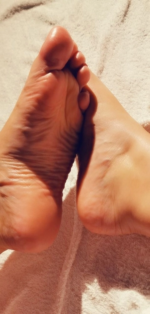 TT (tit&toes) OnlyFans Picture