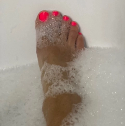 Crunchy Toes OnlyFans Picture