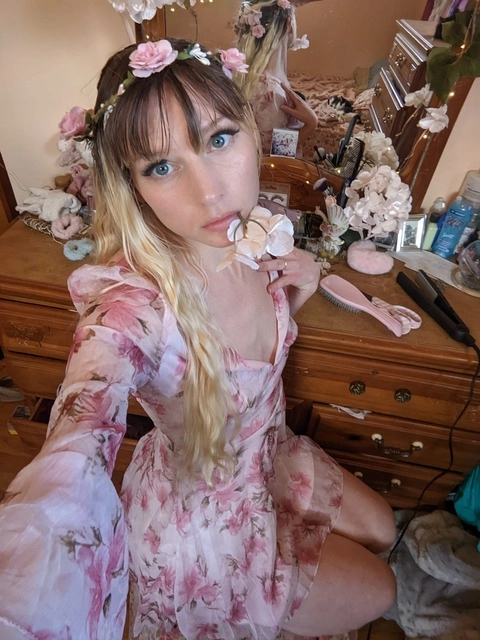 PinkFayRose OnlyFans Picture