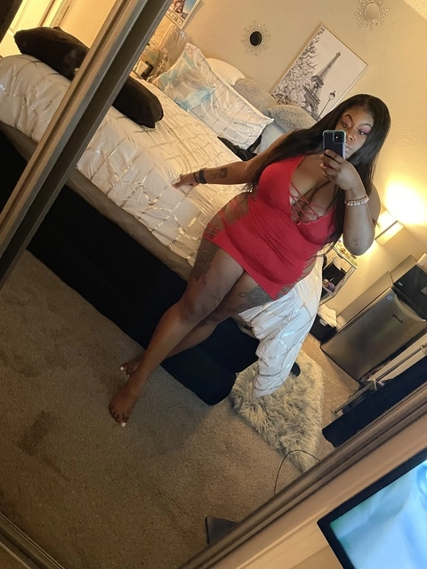 Thick madame OnlyFans Picture