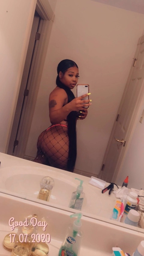 Kashyyy OnlyFans Picture