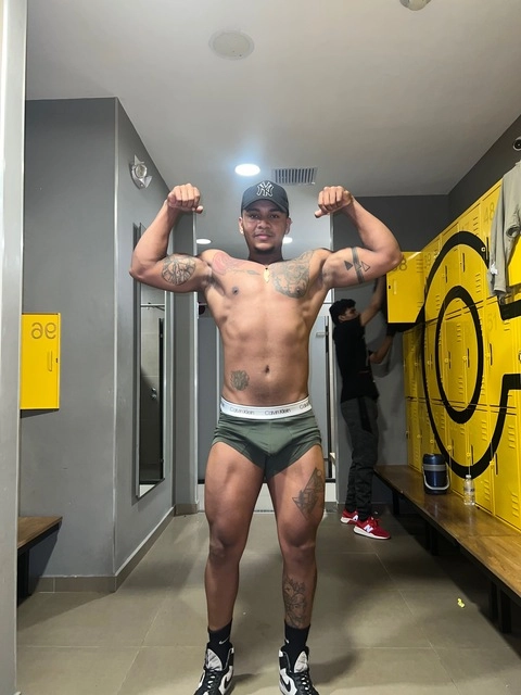 Big Dick Latino🇨🇴😈 OnlyFans Picture