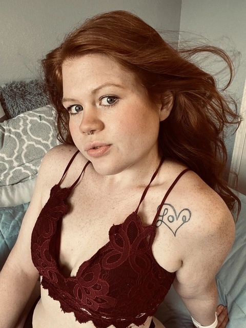 Curvy Redhead Princess OnlyFans Picture