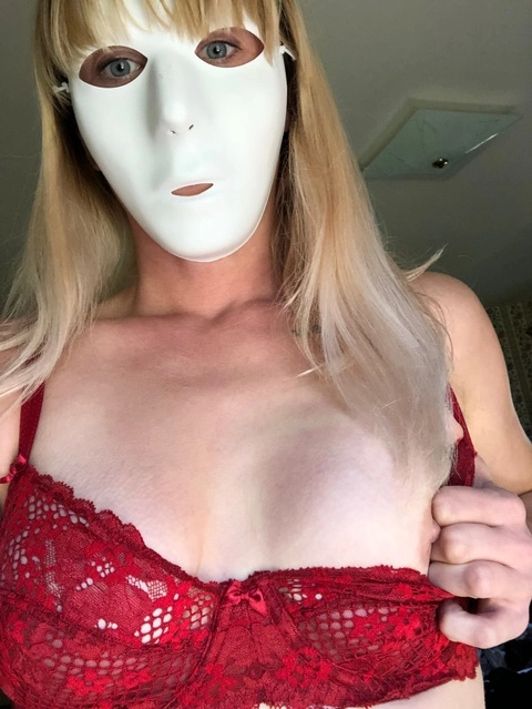 MaskedMomma OnlyFans Picture