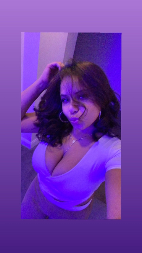 busty colombiana OnlyFans Picture