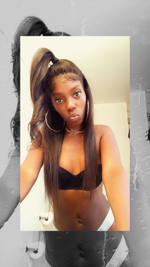 LovelyChocolatexx OnlyFans Picture