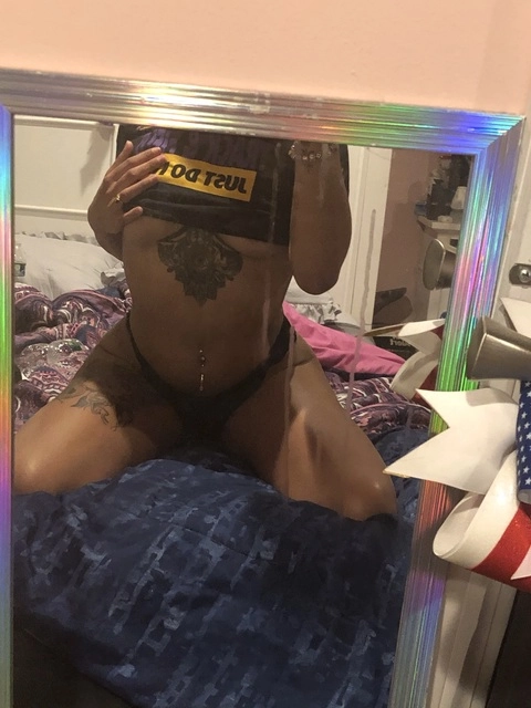 Honeyyrrose OnlyFans Picture