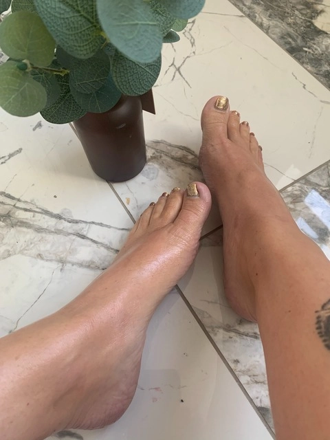 Taasty toes