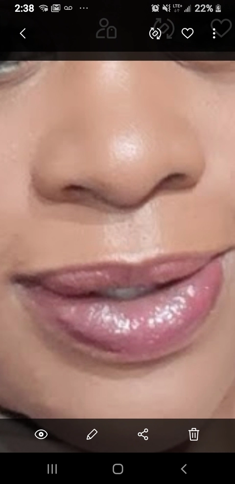 Supreme Lips OnlyFans Picture