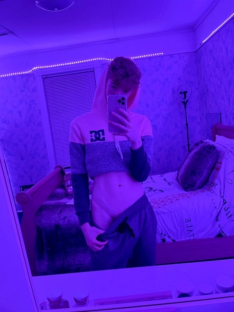 Cody 💜 OnlyFans Picture