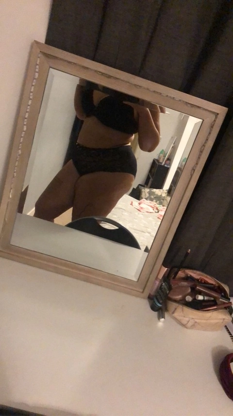 J🖤 OnlyFans Picture