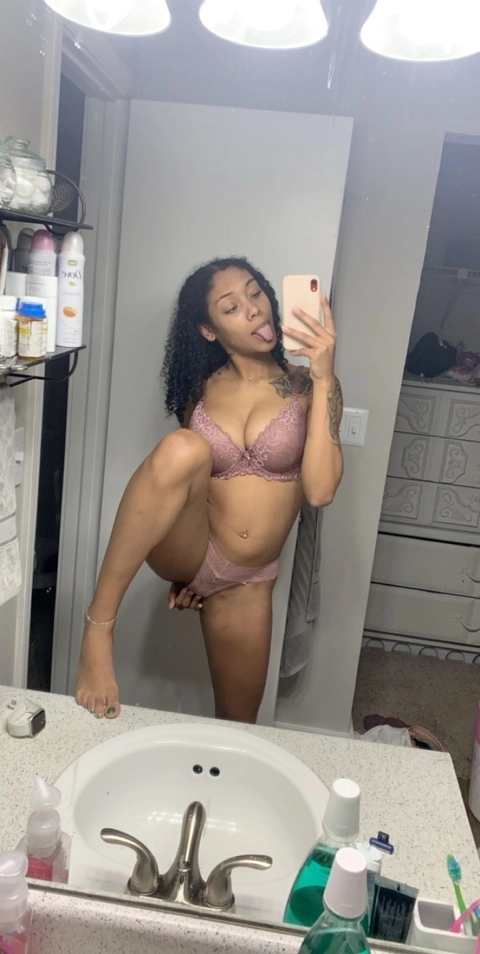 Pretty Banks OnlyFans Picture