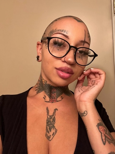 baldheadbimbo OnlyFans Picture