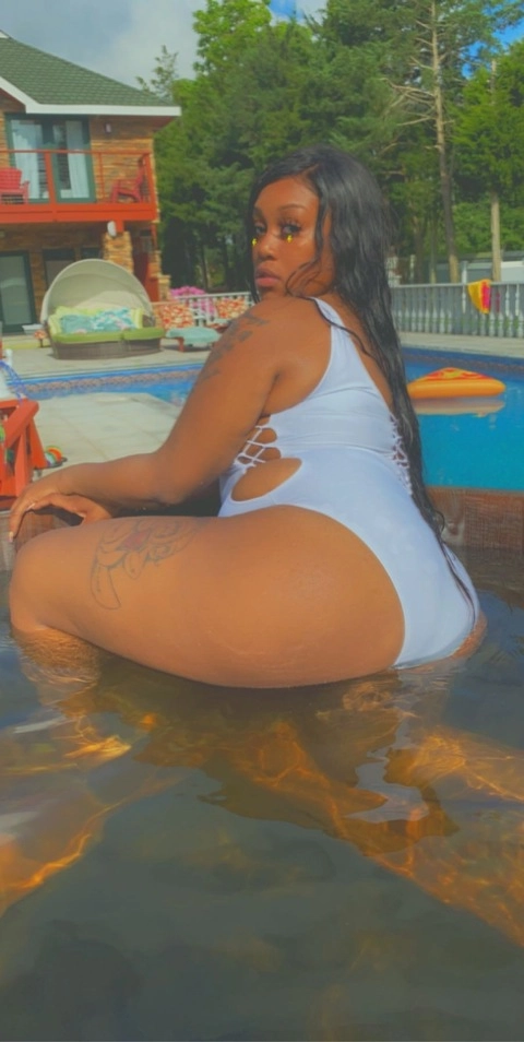 Thatthickbitch OnlyFans Picture
