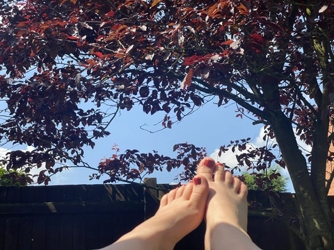 Toria does feet OnlyFans Picture