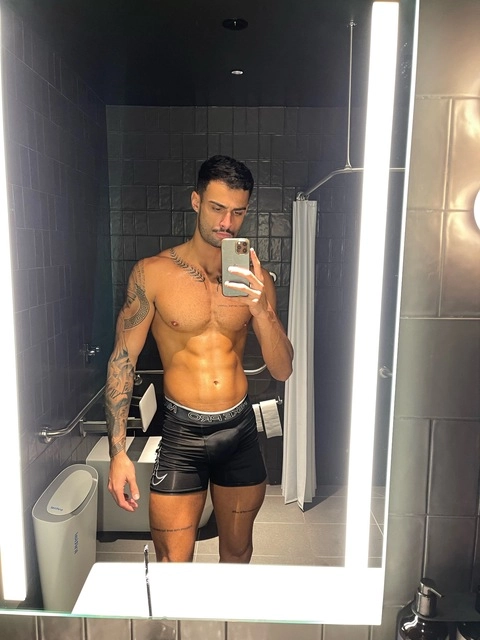 Christopher Yianni OnlyFans Picture