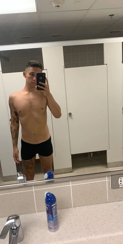 u18571735 OnlyFans Picture