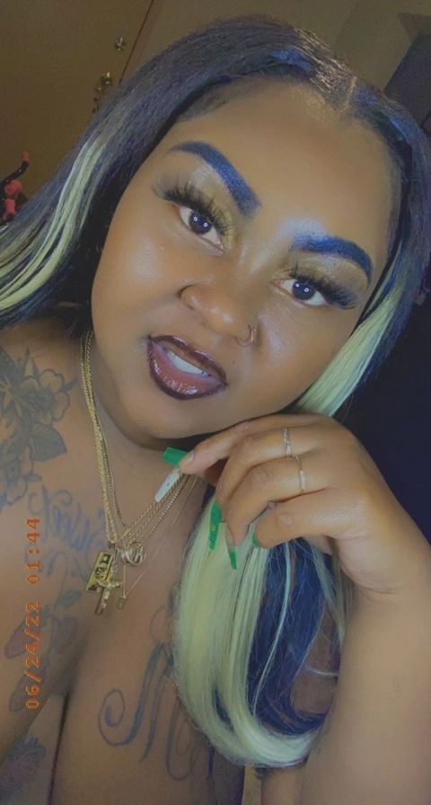 ThickAhhsStrawberry OnlyFans Picture