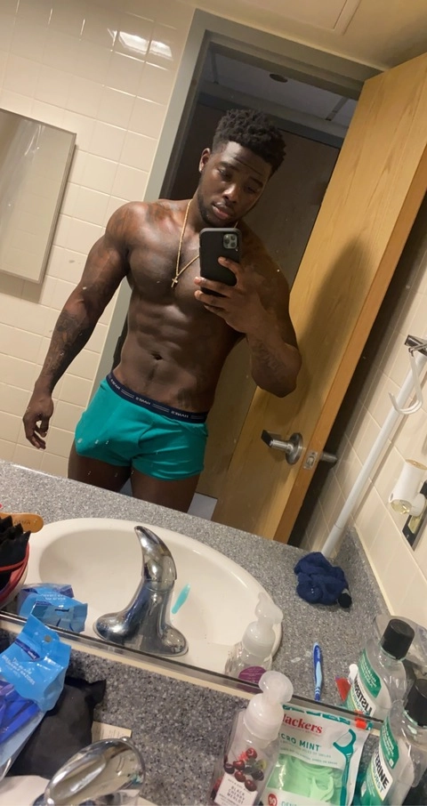 PrettiestChocolate1 OnlyFans Picture